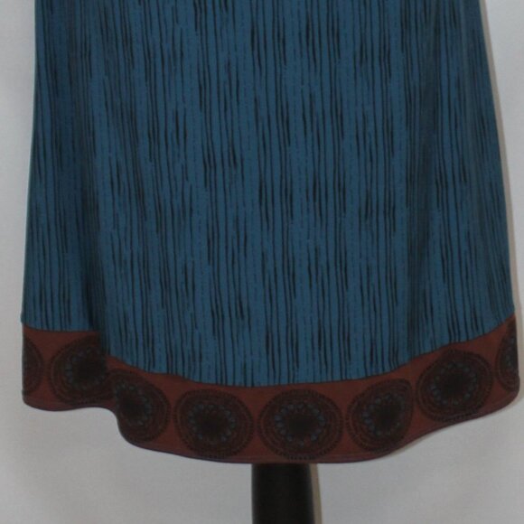 BCBGMaxAzria Cap Sleeve V-Neck Dress w/Matching Trim - Picture 12 of 16